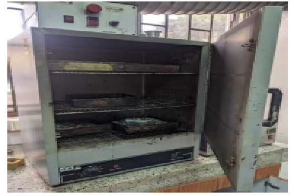 En esta guía de laboratorio establece el procedimiento del ensayo para determinar la calidad del agua para concretos, esto mediante la determinación de la acidez o alcalinidad del fluido, de igual manera se debe tener en cuenta las partículas solidas que puedan existir y además la materia orgánica presente en el agua que se va a usar.