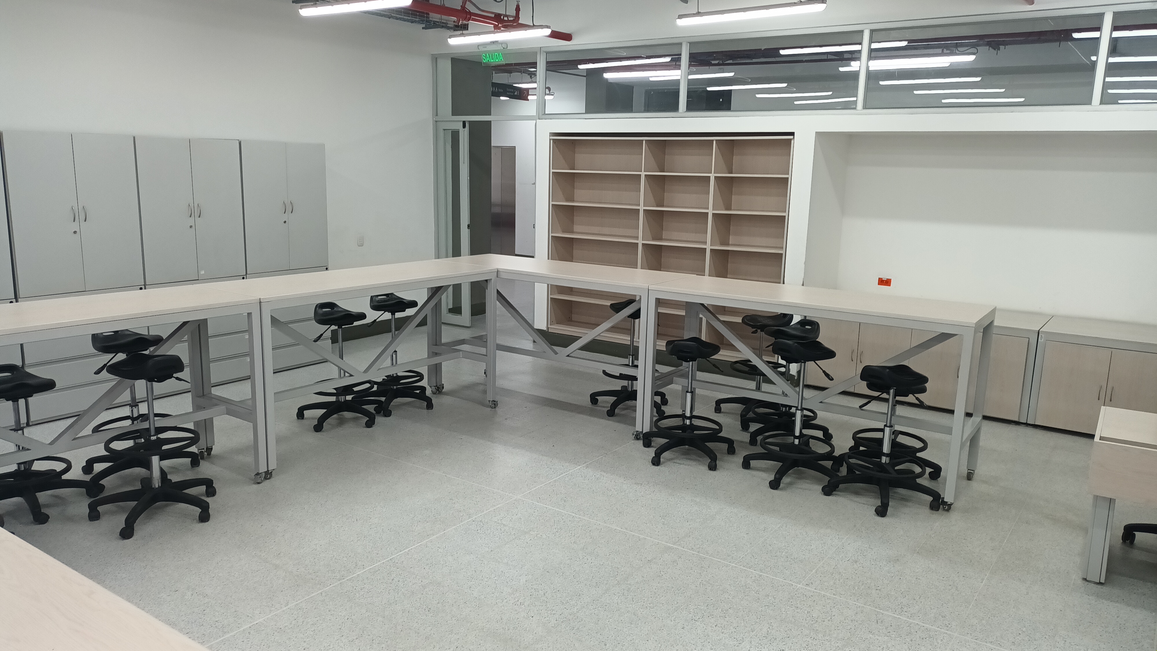 Imagen decorativa: <span>Información general laboratorio</span>